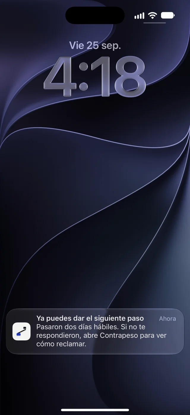 Pantalla bloqueada de un iPhone con el aviso de Contrapeso: «Ya puedes dar el siguiente paso».